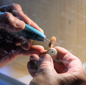 oculariste-fabriquant-une-prothese-oculaire