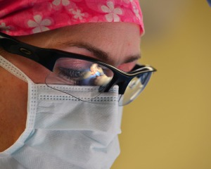 Mediprothèses-chirurgien-maxillo-facial-au-bloc-